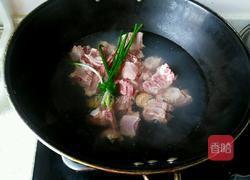 红枣莲子排骨汤的做法图解4