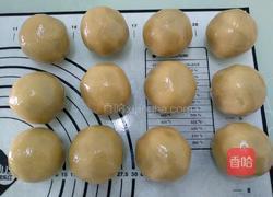 蛋黄豆沙月饼的做法图解10