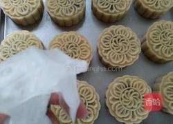 蛋黄豆沙月饼的做法图解15