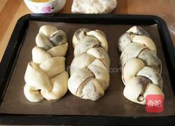 豆沙酥粒辫子面包的做法图解11