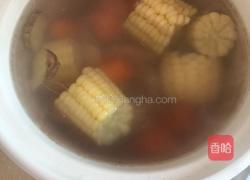 胡萝卜玉米猪骨汤的做法图解8