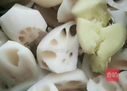 莲藕排骨汤的做法图解2