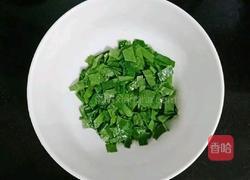 鲳鱼蛋黄面线 (宝宝辅食）的做法图解2