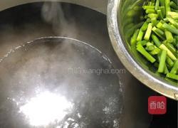 鸡蛋炒蒜苔的做法图解2