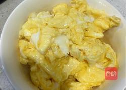 鸡蛋炒蒜苔的做法图解6