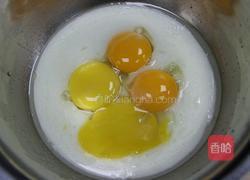 酸奶戚风蛋糕的做法图解2