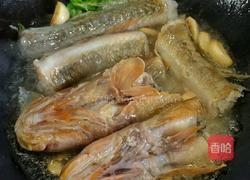 清炖楞蹦鱼（海鲶鱼）的做法图解2