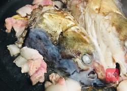 滋补鱼头汤的做法图解1
