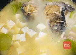 滋补鱼头汤的做法图解3