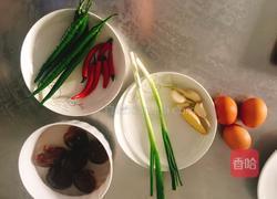 香菇炒鸡蛋的做法图解1