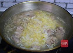 排骨烩酸菜的做法图解6