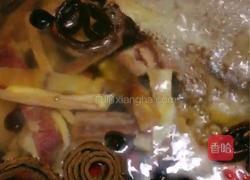 闽南黑豆杜仲鱿鱼炖猪尾巴的做法图解5