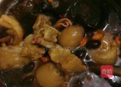 闽南黑豆杜仲鱿鱼炖猪尾巴的做法图解8