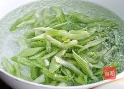 西芹拌腐竹的做法图解3