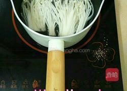 缤纷金针菇卷的做法图解2