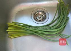 肉末炒蒜苔的做法图解1