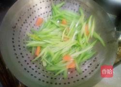芹菜炒粉条的做法图解3