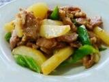 土豆块炖猪肉