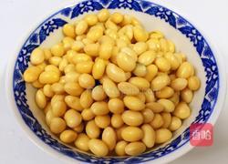 肉末炒黄豆的做法图解1