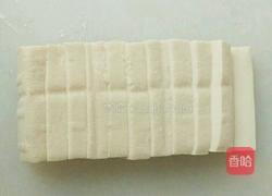 煎香菇片蒸豆腐的做法图解1