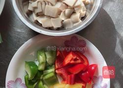 三椒炒菇（彩椒炒杏鲍菇）的做法图解2