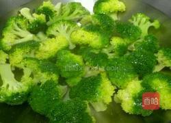 凉调西蓝花的做法图解1
