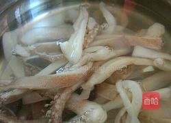鱿鱼炒韭菜的做法图解3