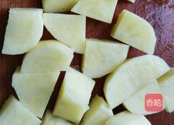 茄丁土豆泥配肉丁的做法图解1