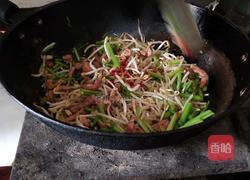绿豆芽炒芹菜的做法图解8