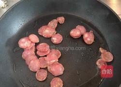 腊肠蔬菜炒饭的做法图解2