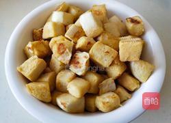 素炒馒头丁 松软鲜香的做法图解6