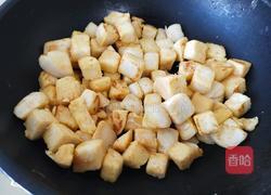 素炒馒头丁 松软鲜香的做法图解5