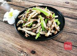 蟹味菇炒肉的做法图解1