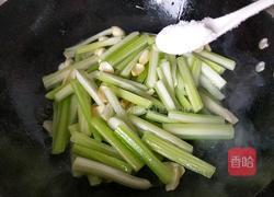 百合枸杞炒西芹的做法图解3