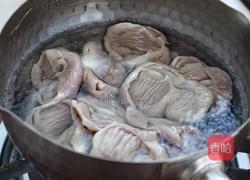 芹菜炒鸡胗的做法图解1