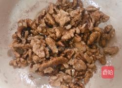  蜂蜜琥珀桃仁的做法图解8