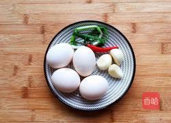 蒜泥拌鸡蛋的做法图解1
