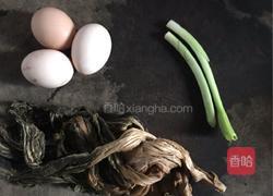 湘菜：菜干煎蛋的做法图解1