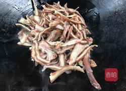 三椒炒猪耳的做法图解4
