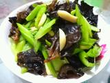 芹菜炒木耳