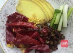 五花肉炖冻豆腐的做法图解2