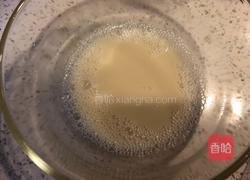 奶油草莓松饼的做法图解1