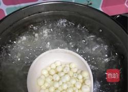 茨实银耳雪梨汤的做法图解1