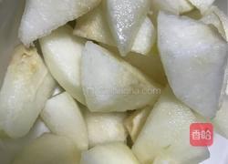 茨实银耳雪梨汤的做法图解2