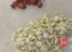 蒜蓉蒸鸡胸肉的做法图解2