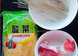 酱香酸菜肉丝粉的做法图解1
