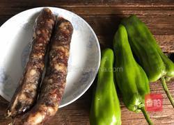 青椒酿香肠的做法图解1