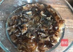 香菇酱拌木耳的做法图解1