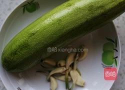 蒜蓉蒸茭瓜的做法图解1