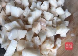香菇酱拌藕丁的做法图解1